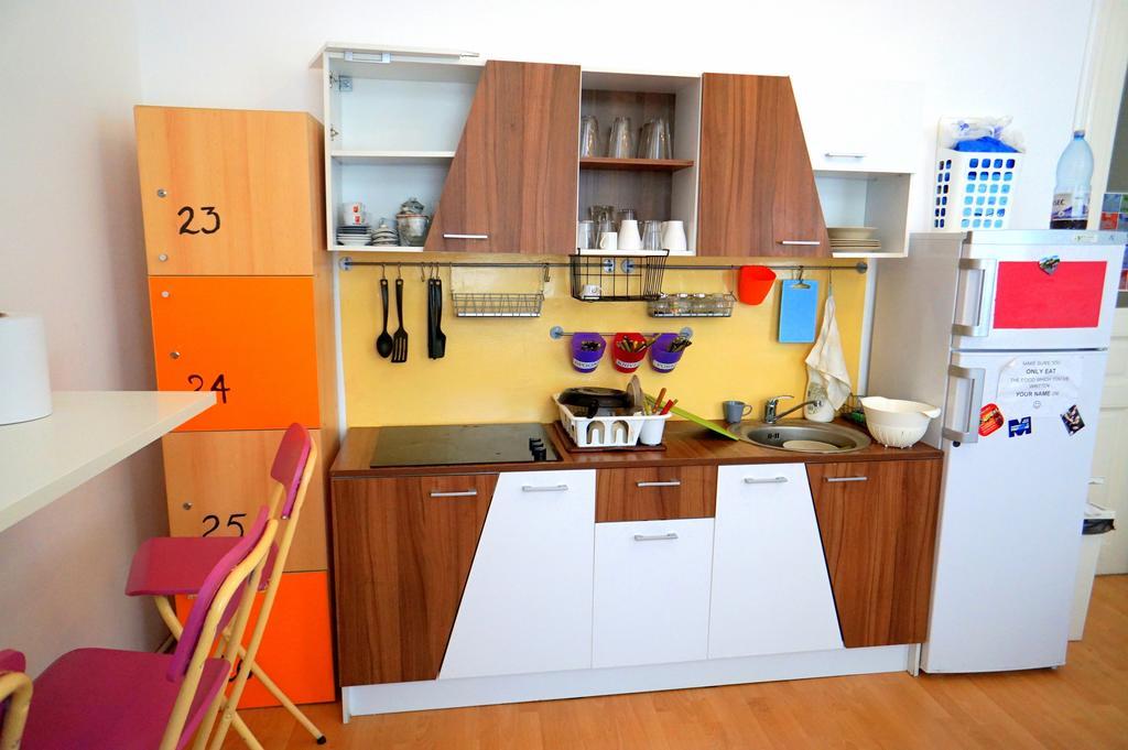 Little Bucharest Old Town Hostel Экстерьер фото
